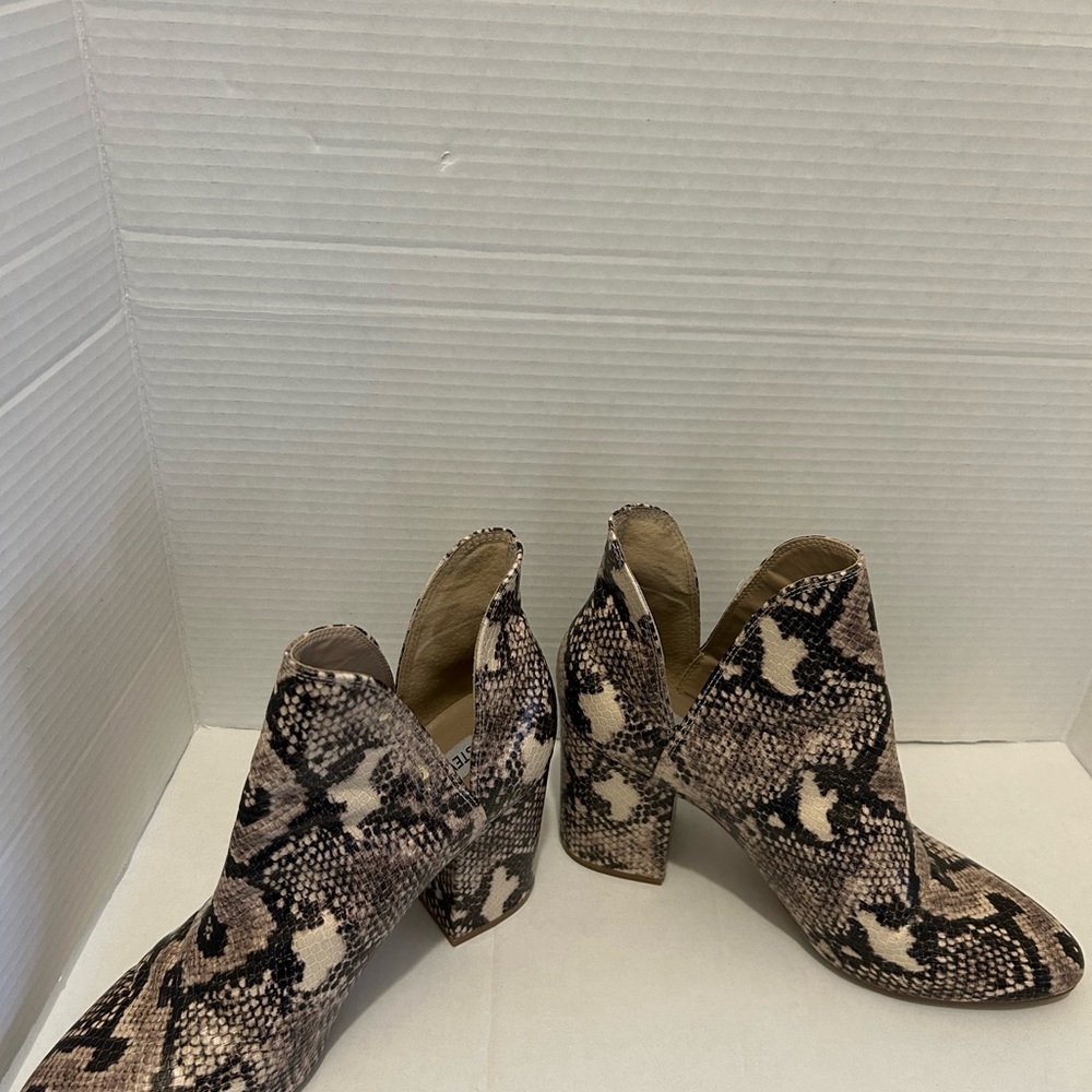 Steve Madden Snakeskin Pattern Ankle Booties size 10 M women. Block Heel. OBO - Picture 11 of 14